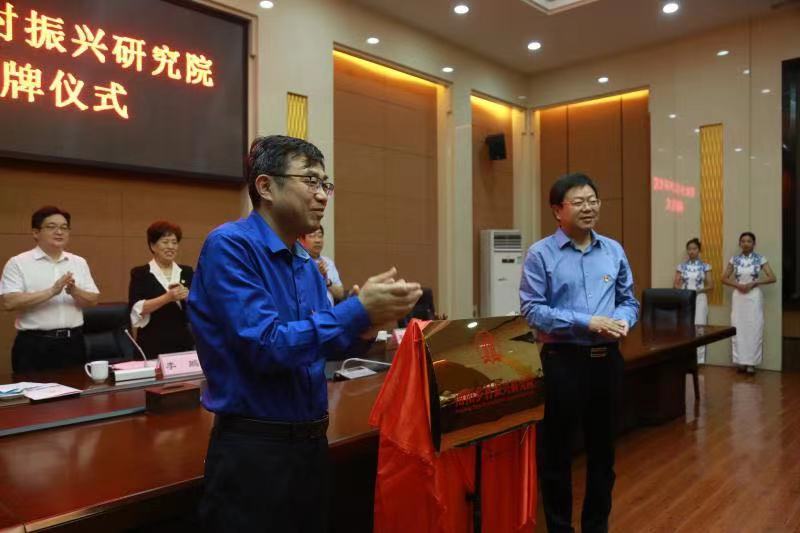 http://news.nyist.edu.cn/__local/D/12/90/13054A37EF1DA9B6F9CB3A97943_5B9246E4_CB5D.jpg