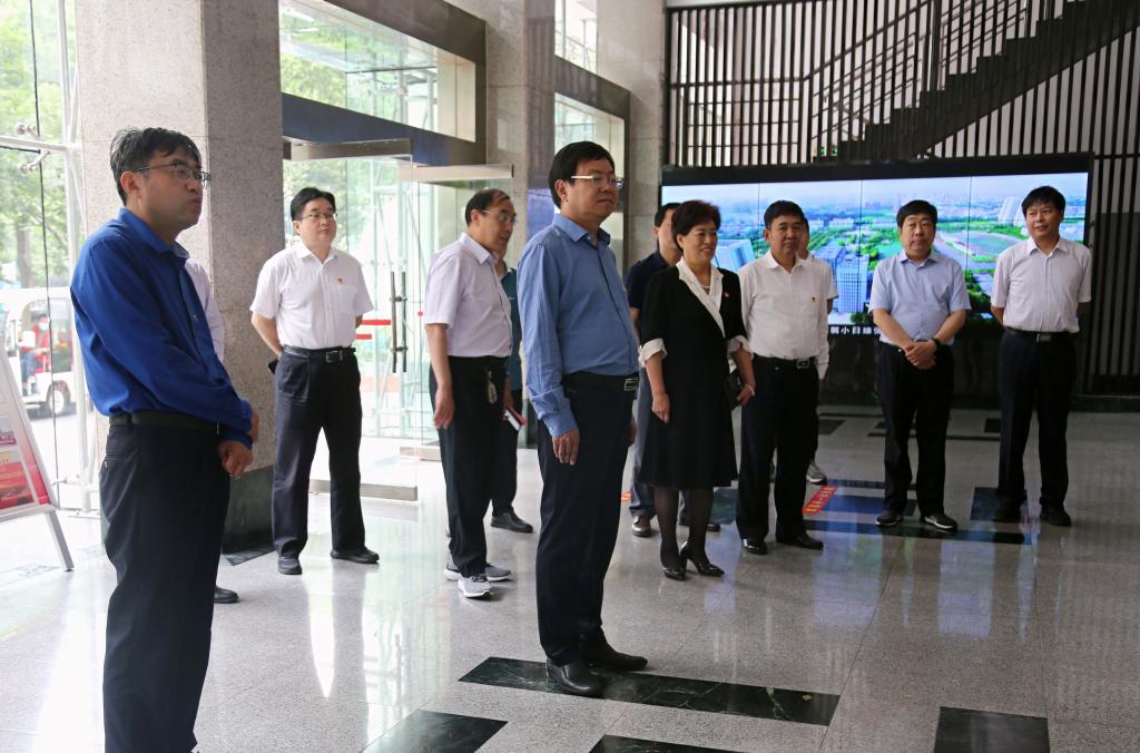 http://news.nyist.edu.cn/__local/1/3D/BD/0D0F93B8DCA1D3AEE7A0A12CA63_1920F4B0_1AB1A.jpg